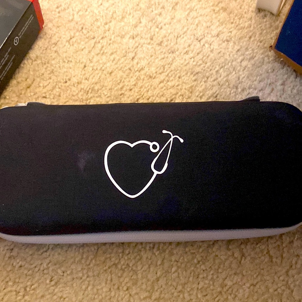 Stethoscope carrying case & travel case